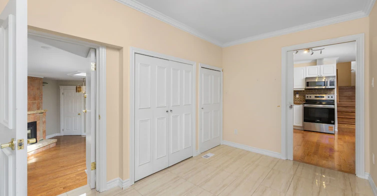 2 Leita Court, Toronto, ON, M9A 4W2 - 4
