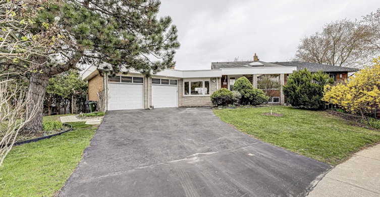 2 Leita Court, Toronto, ON, M9A 4W2