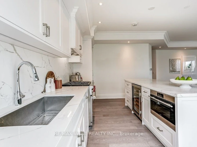 302-4 The Kingsway N/A, Toronto, ON, M8X 2T1 - 22