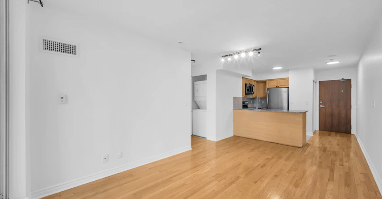 705-33 Elm Drive W, Mississauga, ON, L5B 4L2 - 2