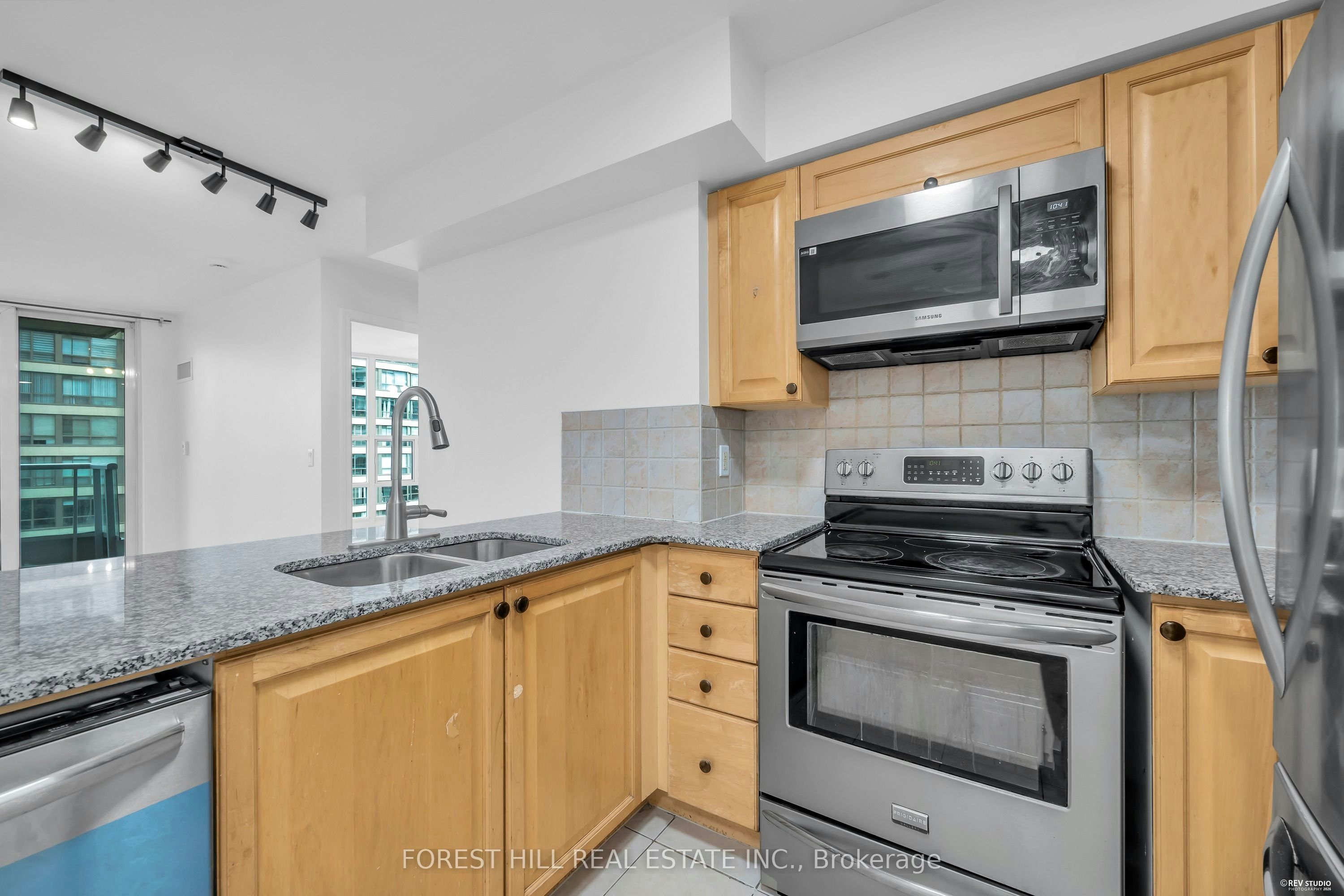 705-33 Elm Drive W, Mississauga, ON, L5B 4L2 - 11