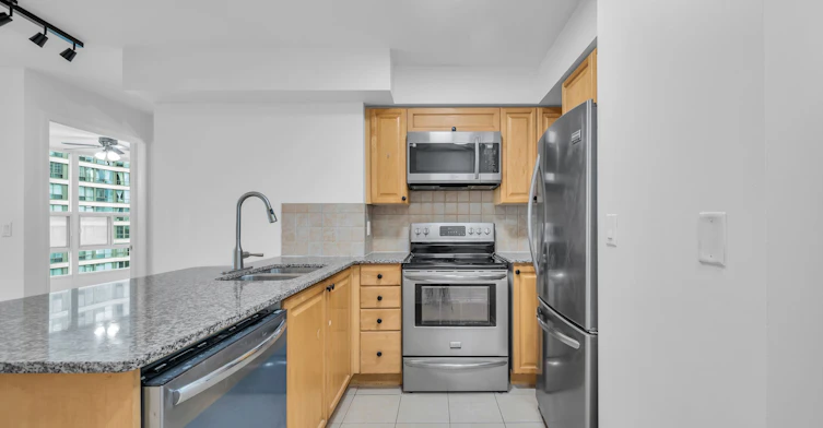 705-33 Elm Drive W, Mississauga, ON, L5B 4L2 - 10
