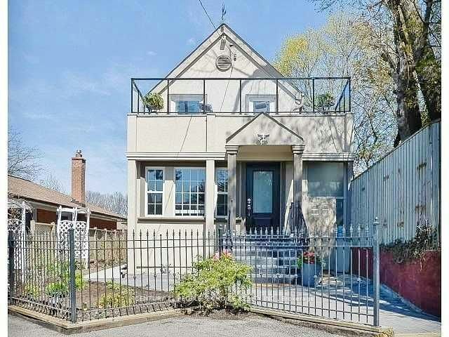 63 Stephen Drive, Toronto, ON, M8Y 3M8