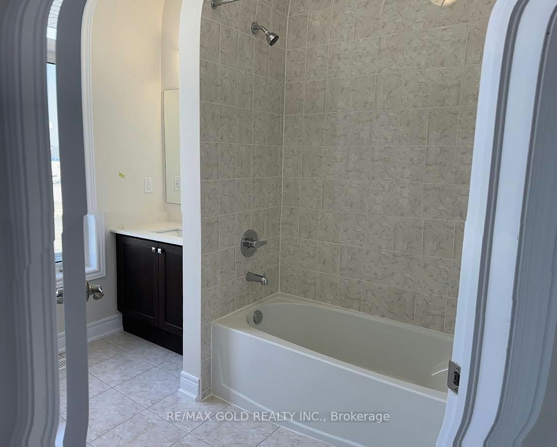 4 Michener Drive, Brampton, ON, L6R 0B8 - 9