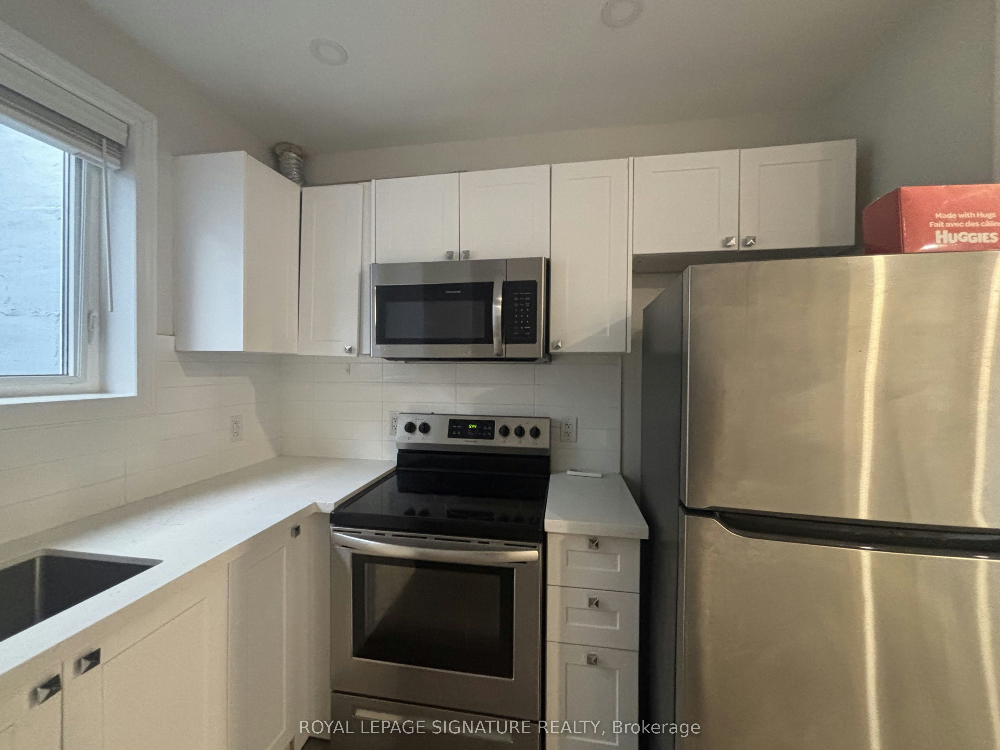2-3289 Lakeshore Boulevard W, Toronto, ON, M8W 1M8 - 4