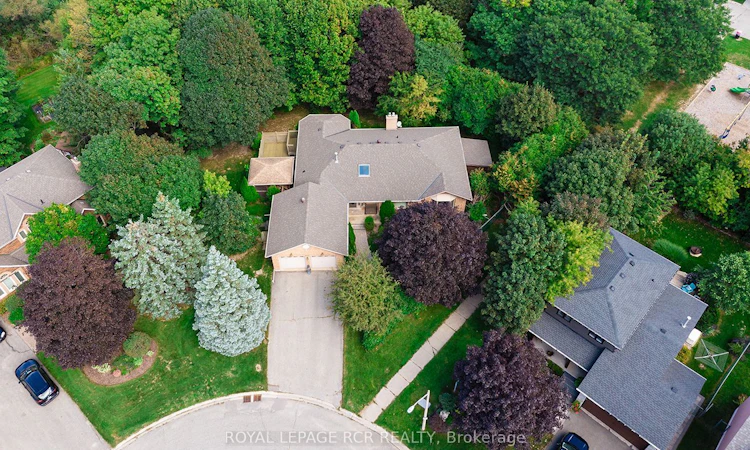 217 Oakwood Crescent