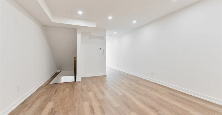 1-21 Lappin Avenue, Toronto, ON, M6H 1Y3 - 8