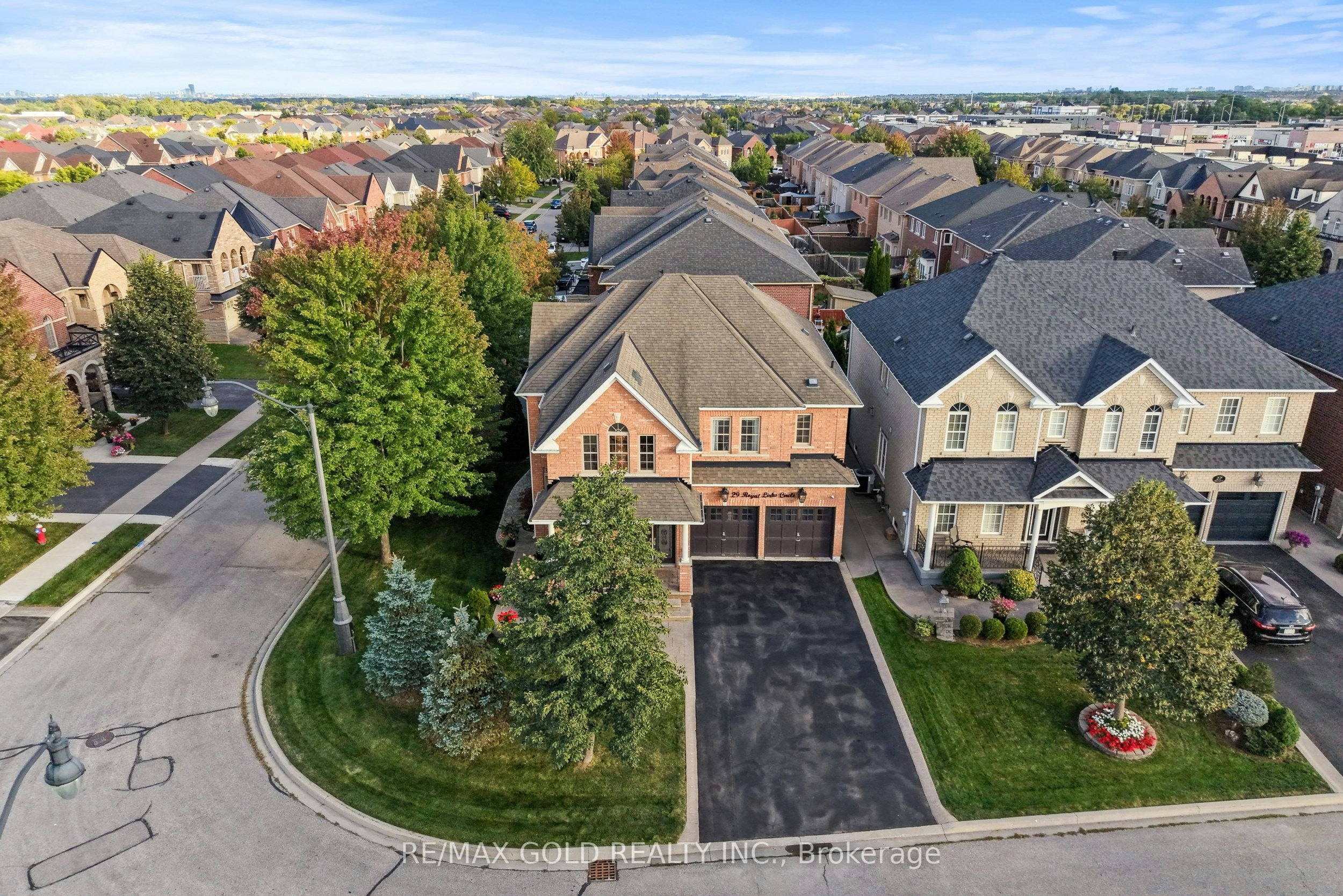 29 Royal Links Circle, Brampton, ON, L6P 2Z9