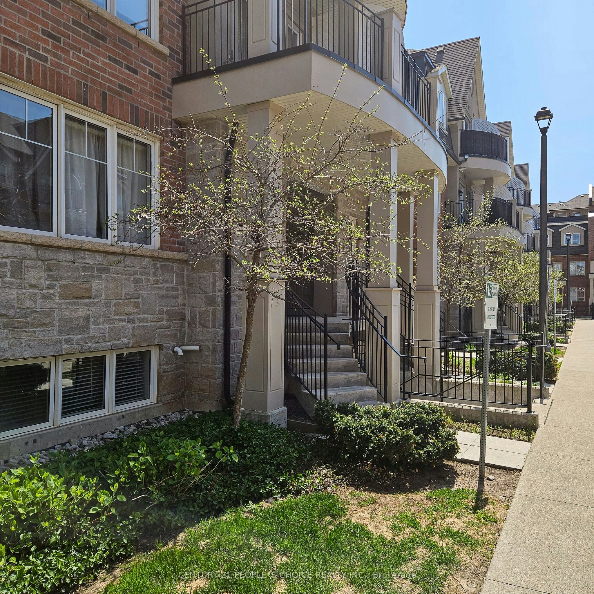 28-04-2420 Baronwood Drive, Oakville, ON, L6M 0J7