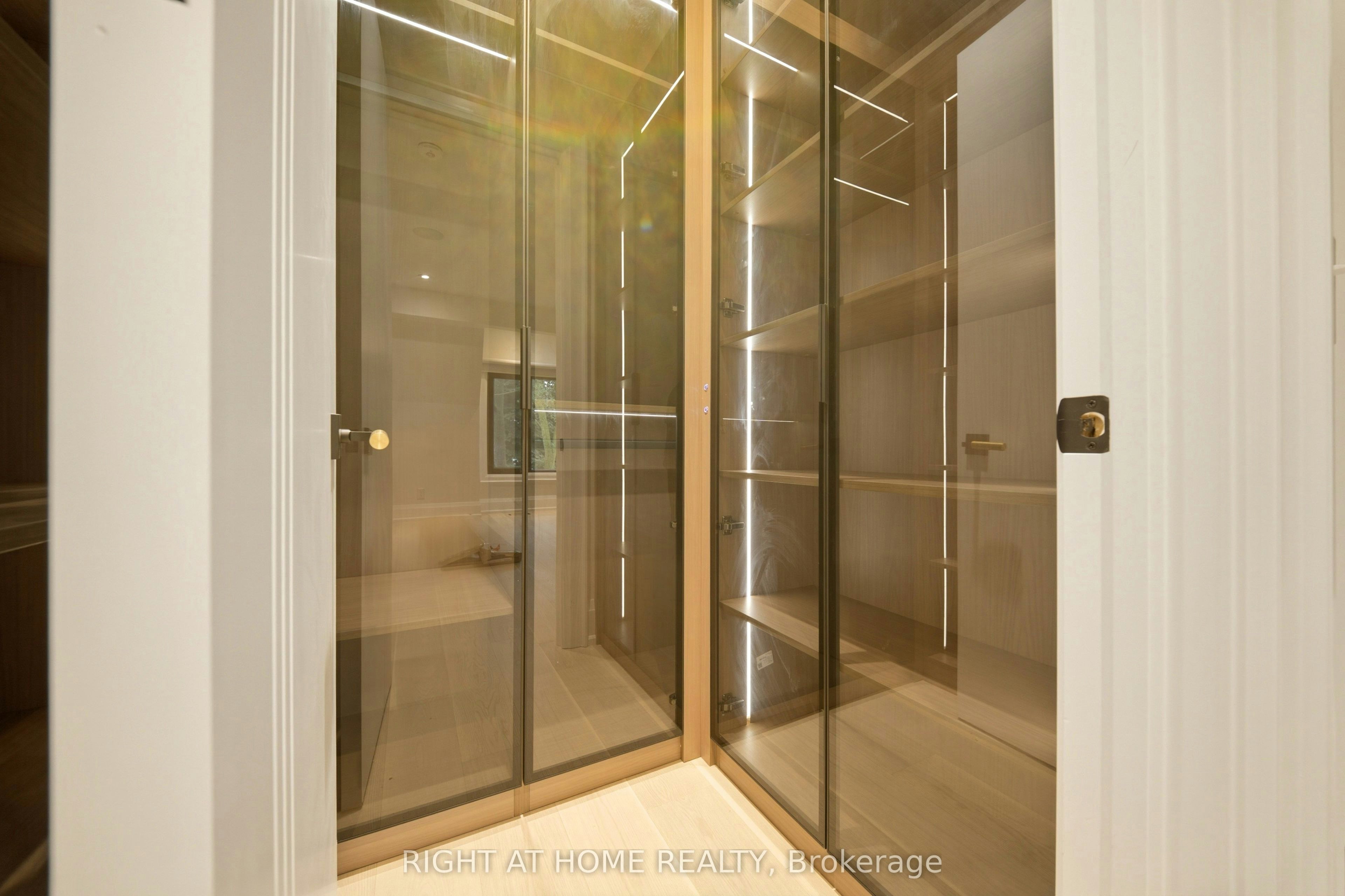28 Pine Avenue S, Mississauga, ON, L5H 2P6 - 33