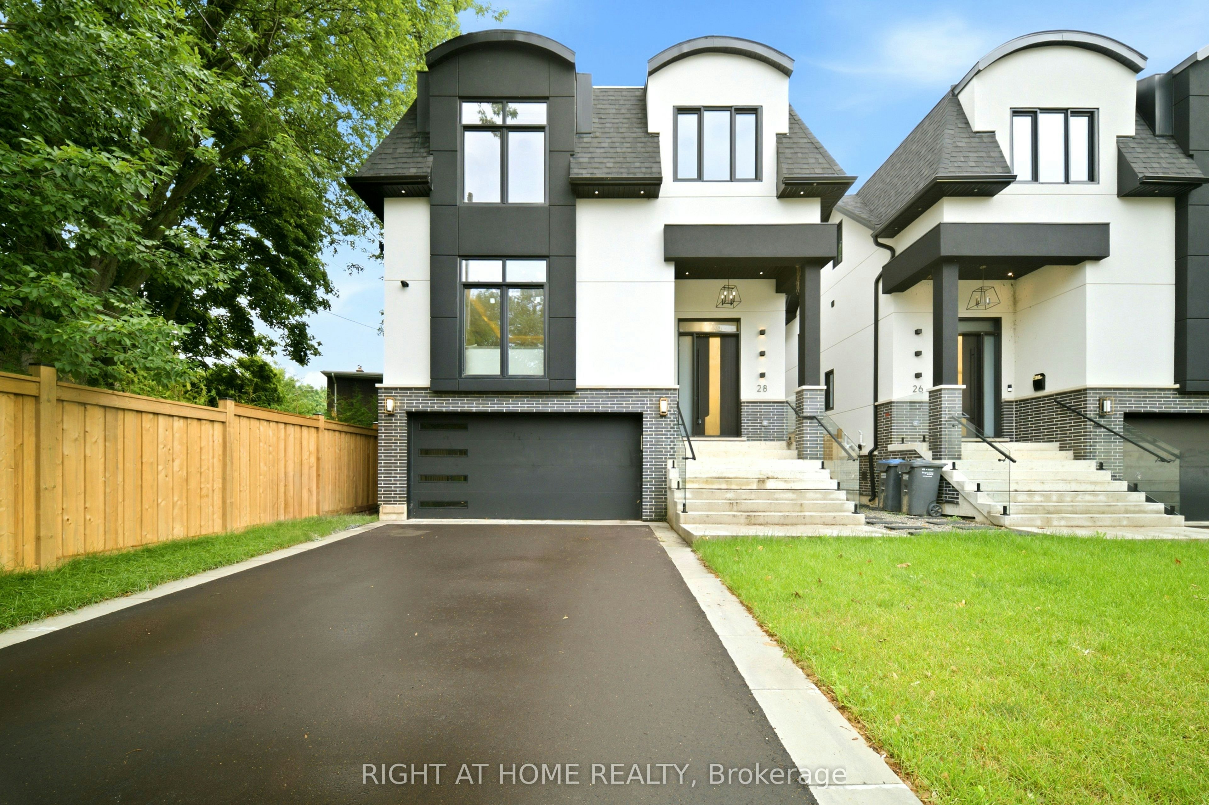 28 Pine Avenue S, Mississauga, ON, L5H 2P6