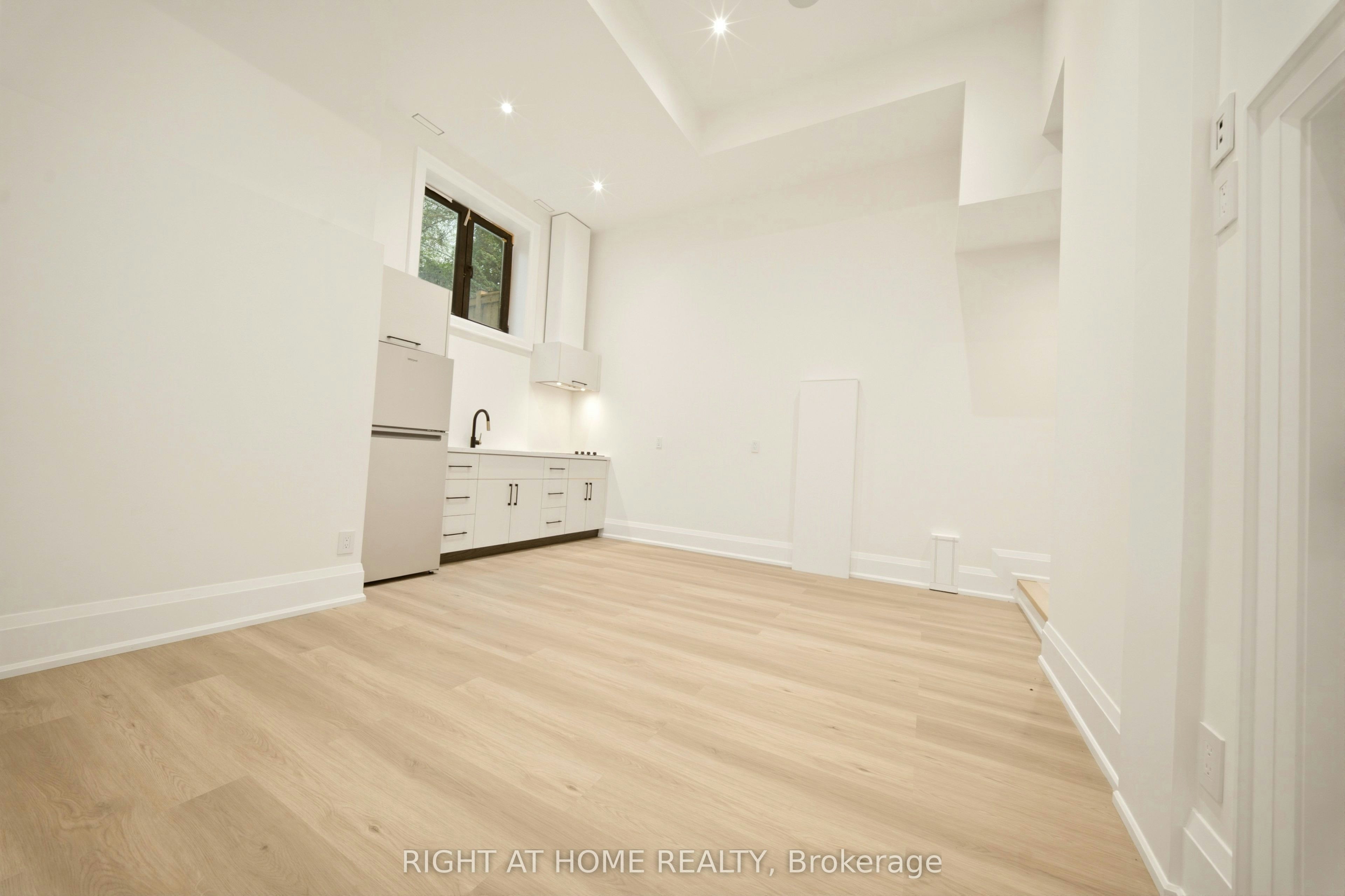 28 Pine Avenue S, Mississauga, ON, L5H 2P6 - 41