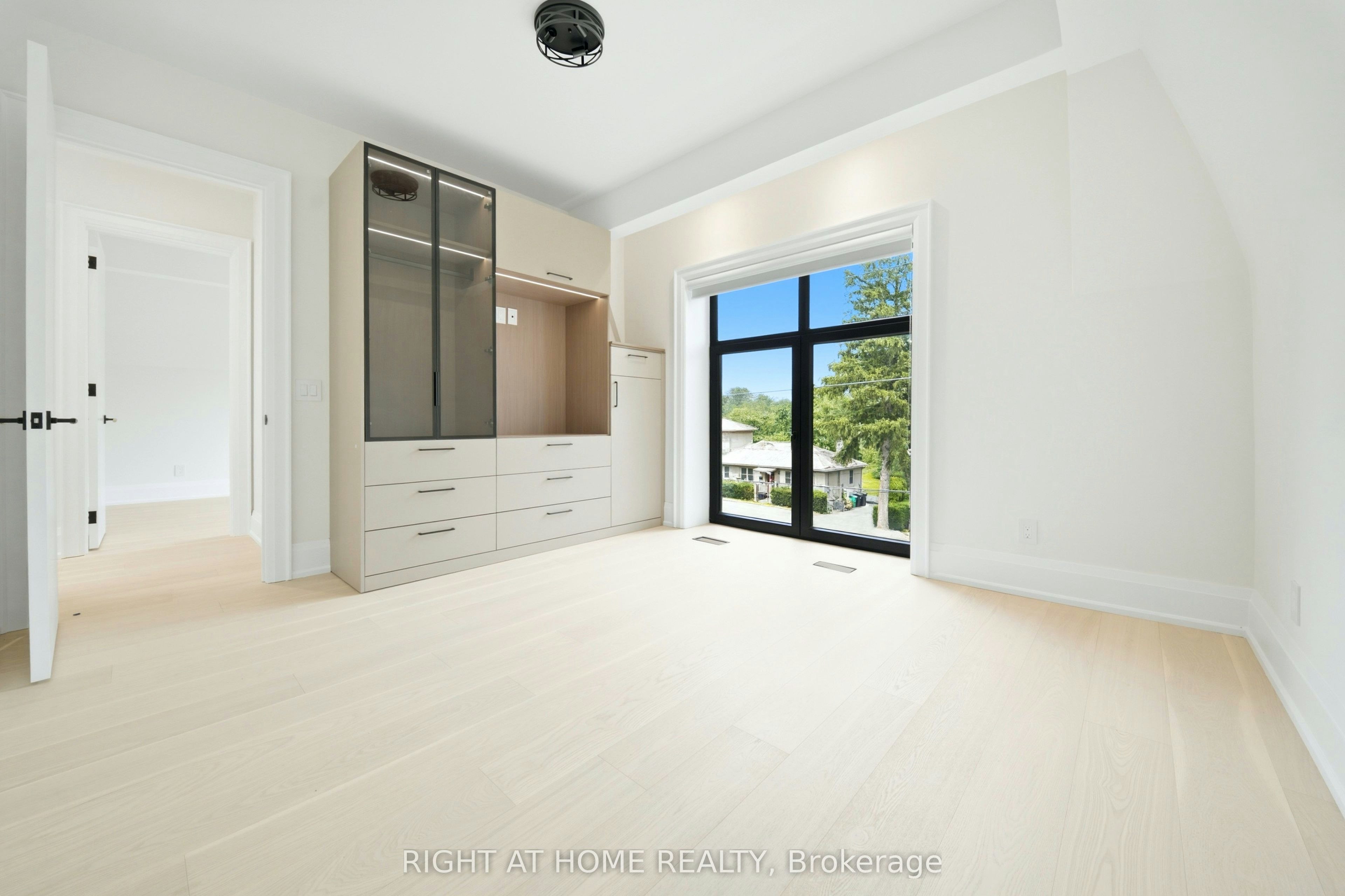 28 Pine Avenue S, Mississauga, ON, L5H 2P6 - 27