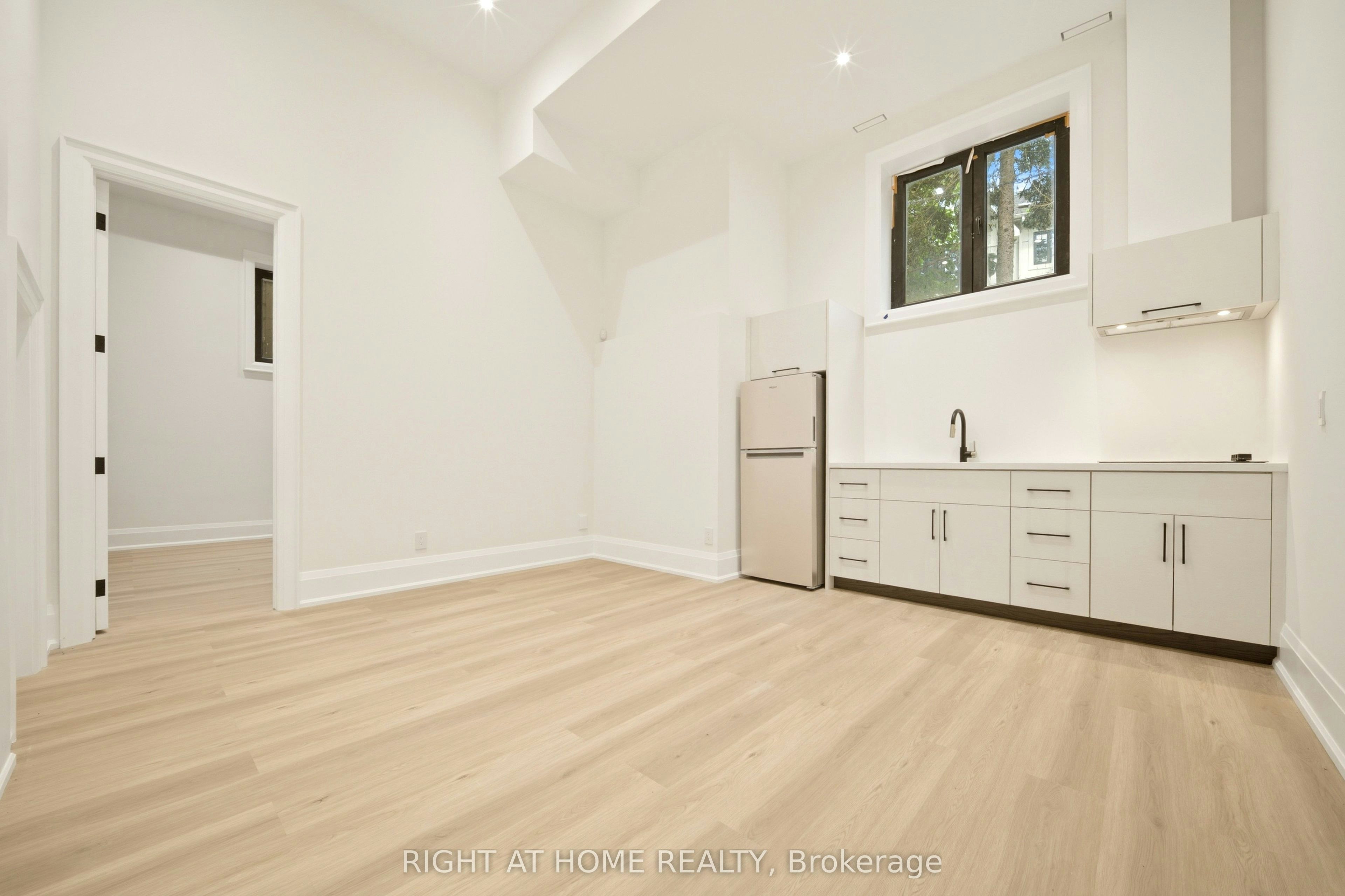 28 Pine Avenue S, Mississauga, ON, L5H 2P6 - 40