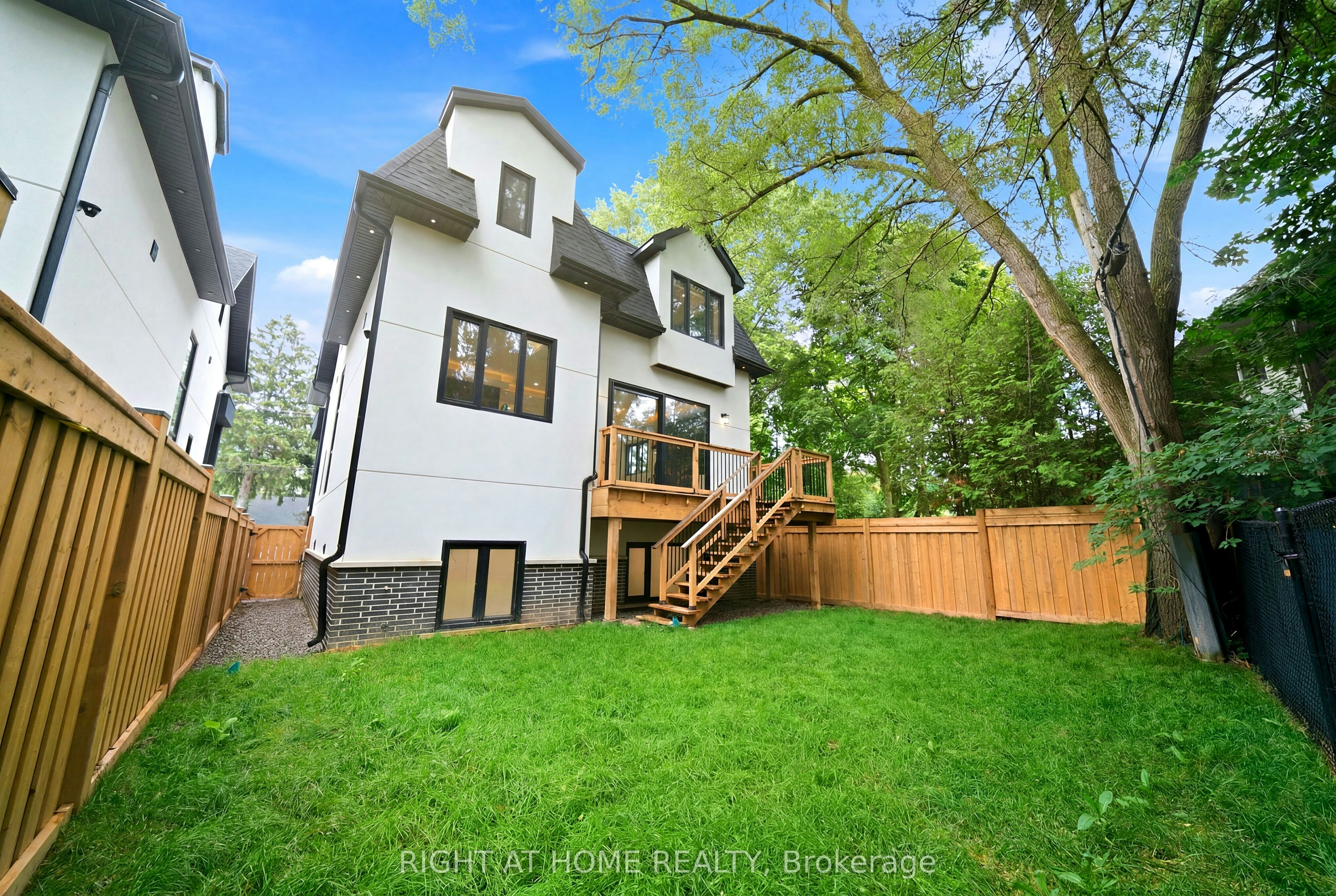 28 Pine Avenue S, Mississauga, ON, L5H 2P6 - 3
