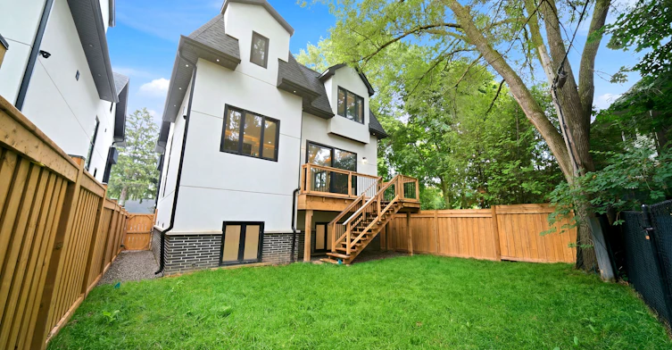 28 Pine Avenue S, Mississauga, ON, L5H 2P6 - 3