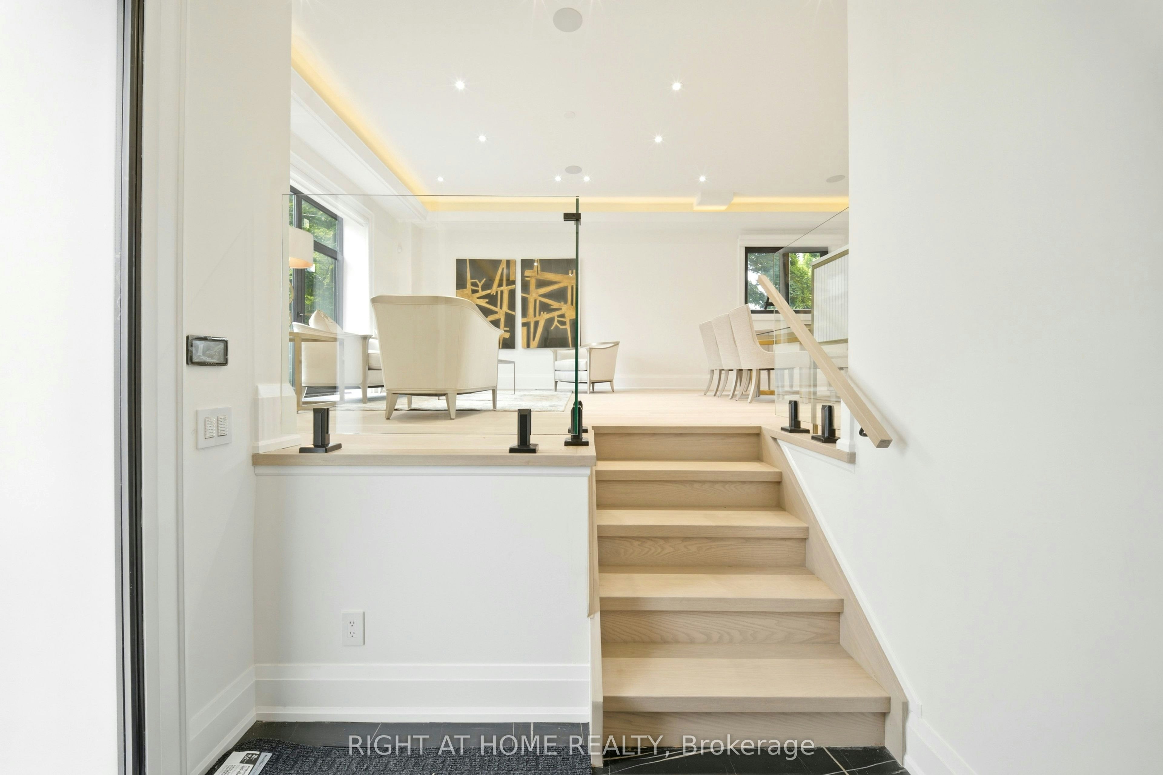 28 Pine Avenue S, Mississauga, ON, L5H 2P6 - 17