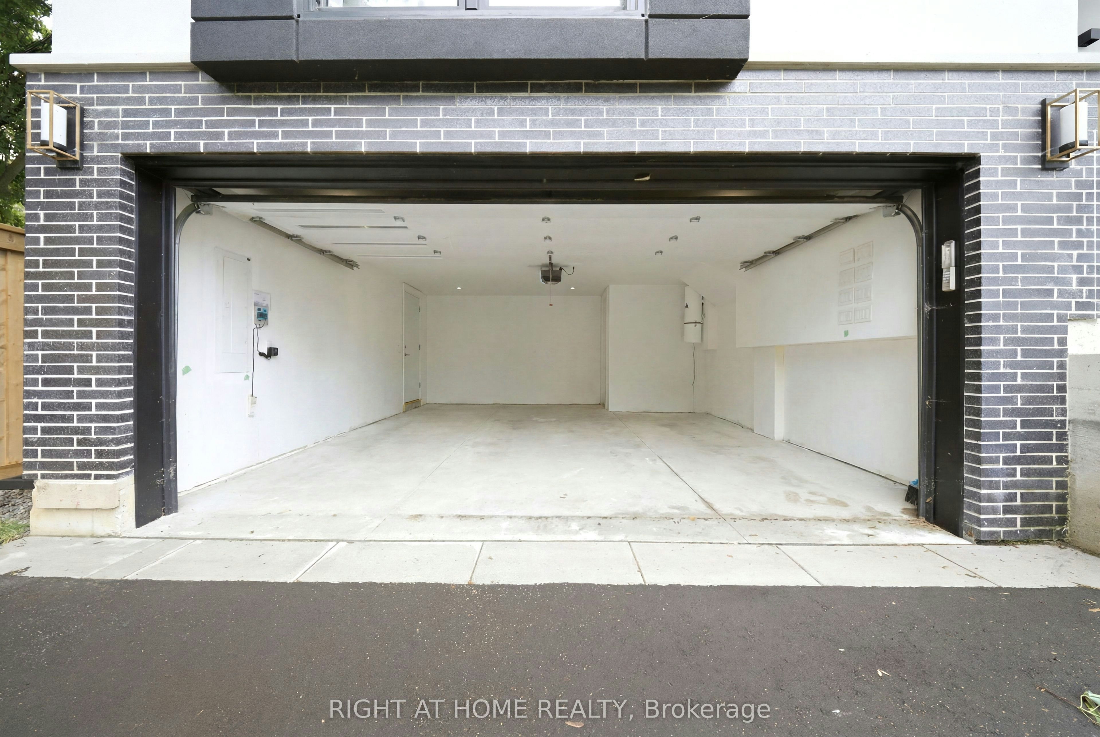 28 Pine Avenue S, Mississauga, ON, L5H 2P6 - 5