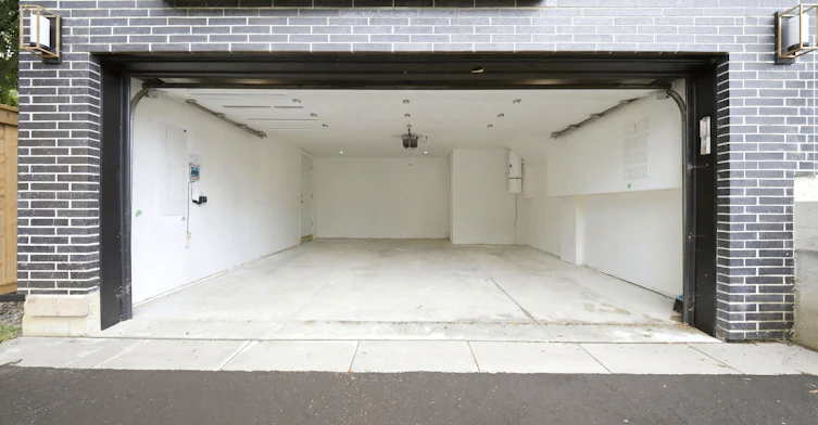 28 Pine Avenue S, Mississauga, ON, L5H 2P6 - 5