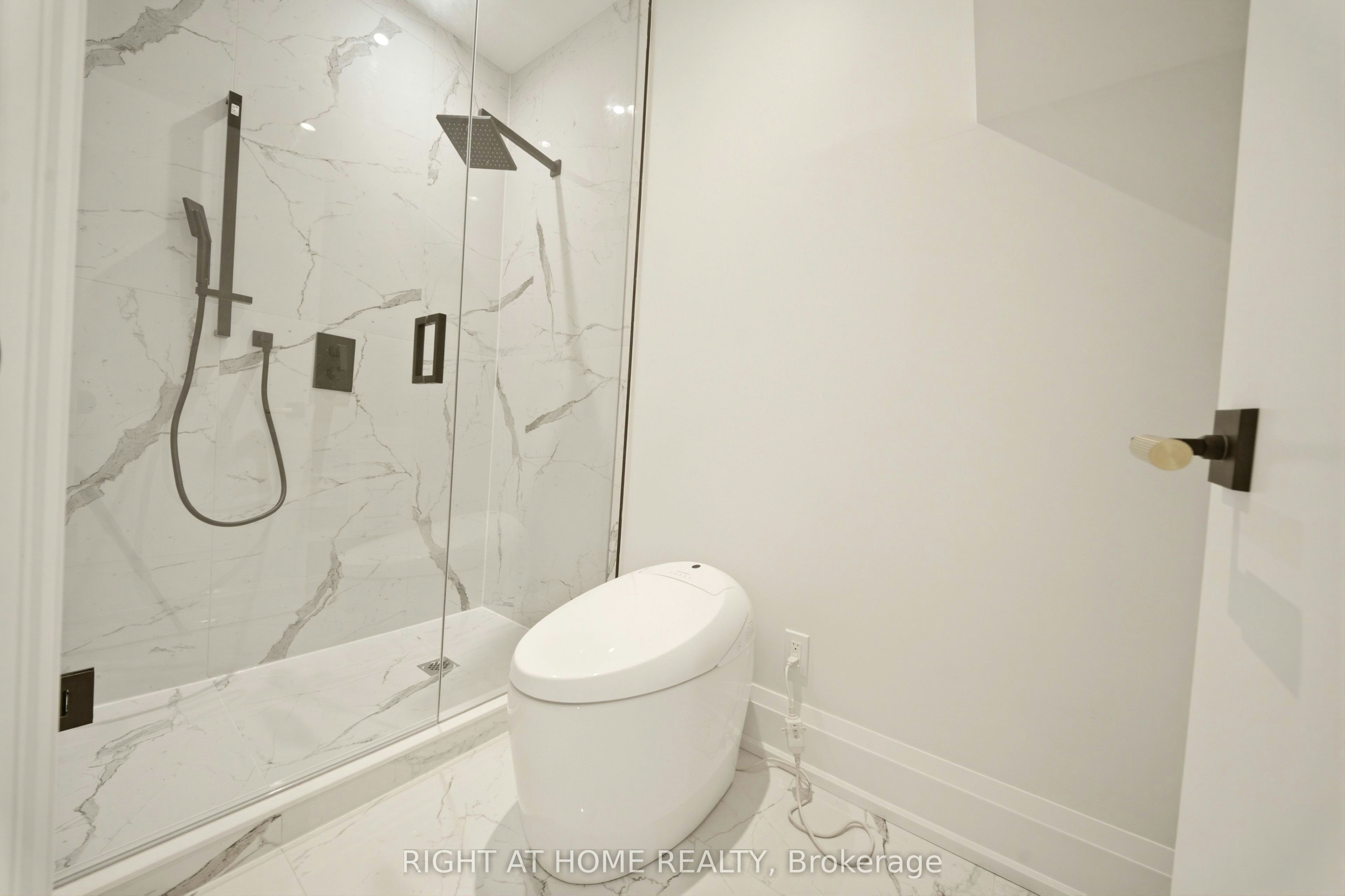 28 Pine Avenue S, Mississauga, ON, L5H 2P6 - 44