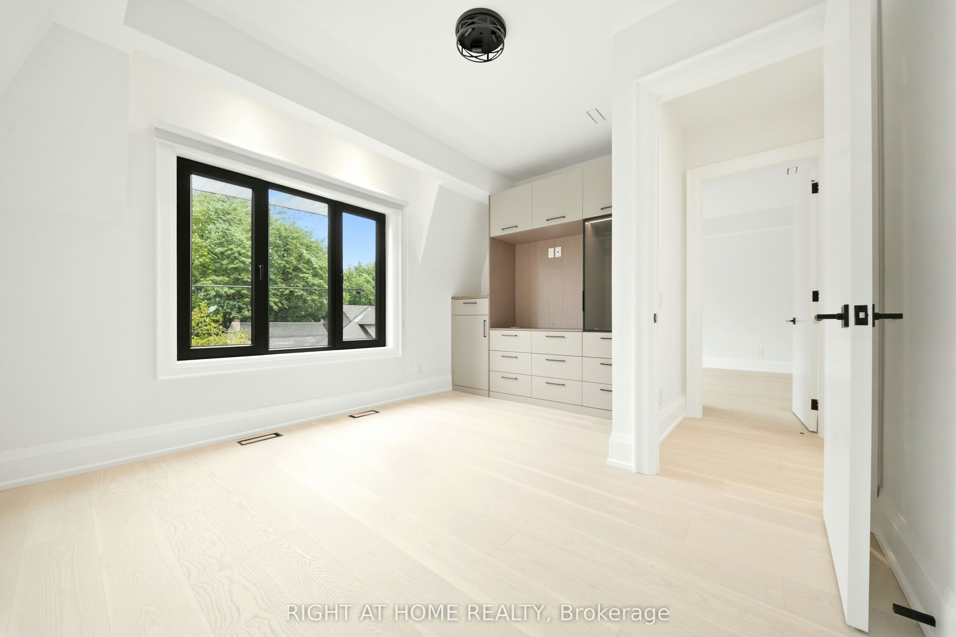 28 Pine Avenue S, Mississauga, ON, L5H 2P6 - 24