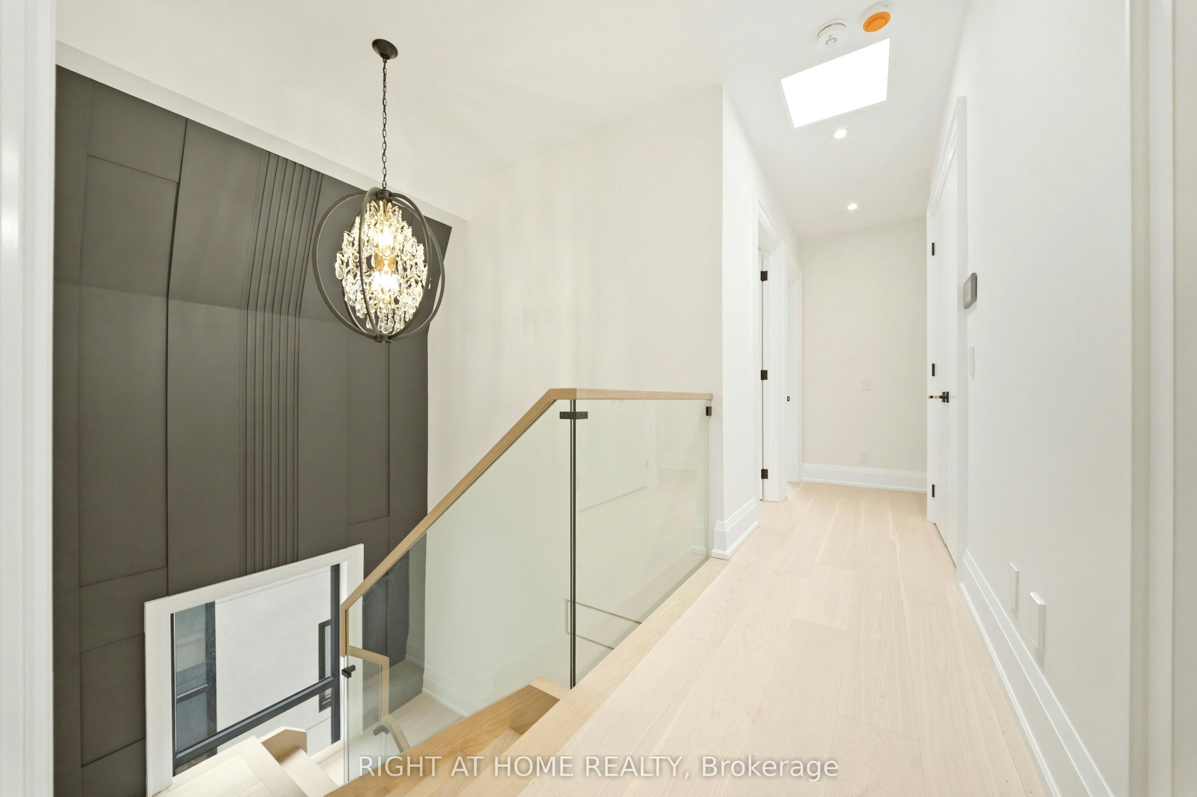 28 Pine Avenue S, Mississauga, ON, L5H 2P6 - 31