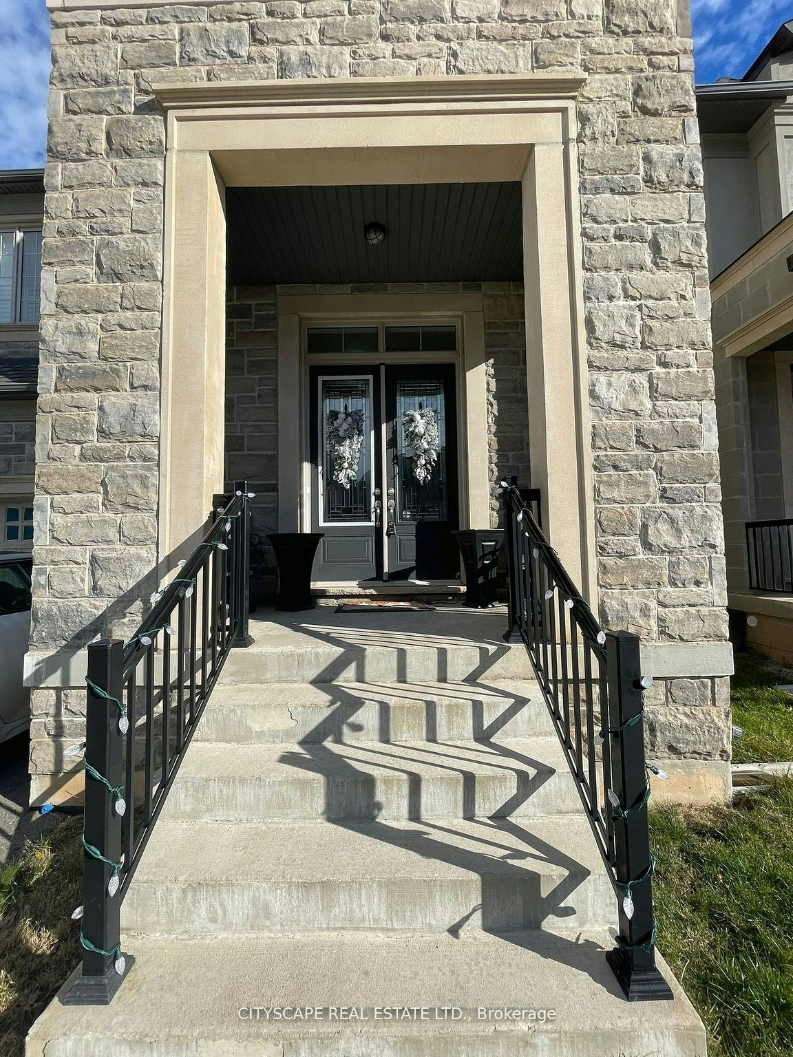 3041 Post Road, Oakville, ON, L6H 7C4 - 3