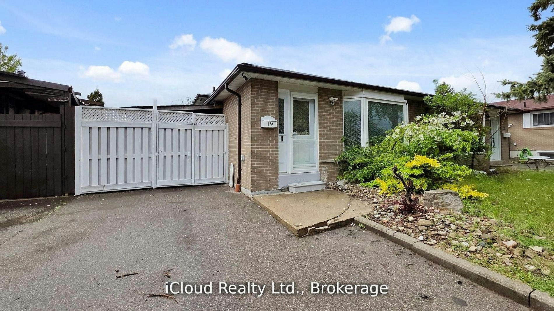 19 Flamingo Crescent, Brampton, ON, L6T 2G4