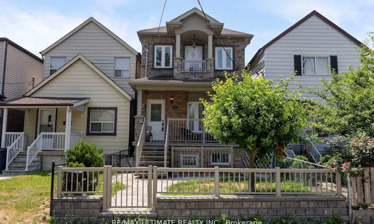 23 Seneca Avenue