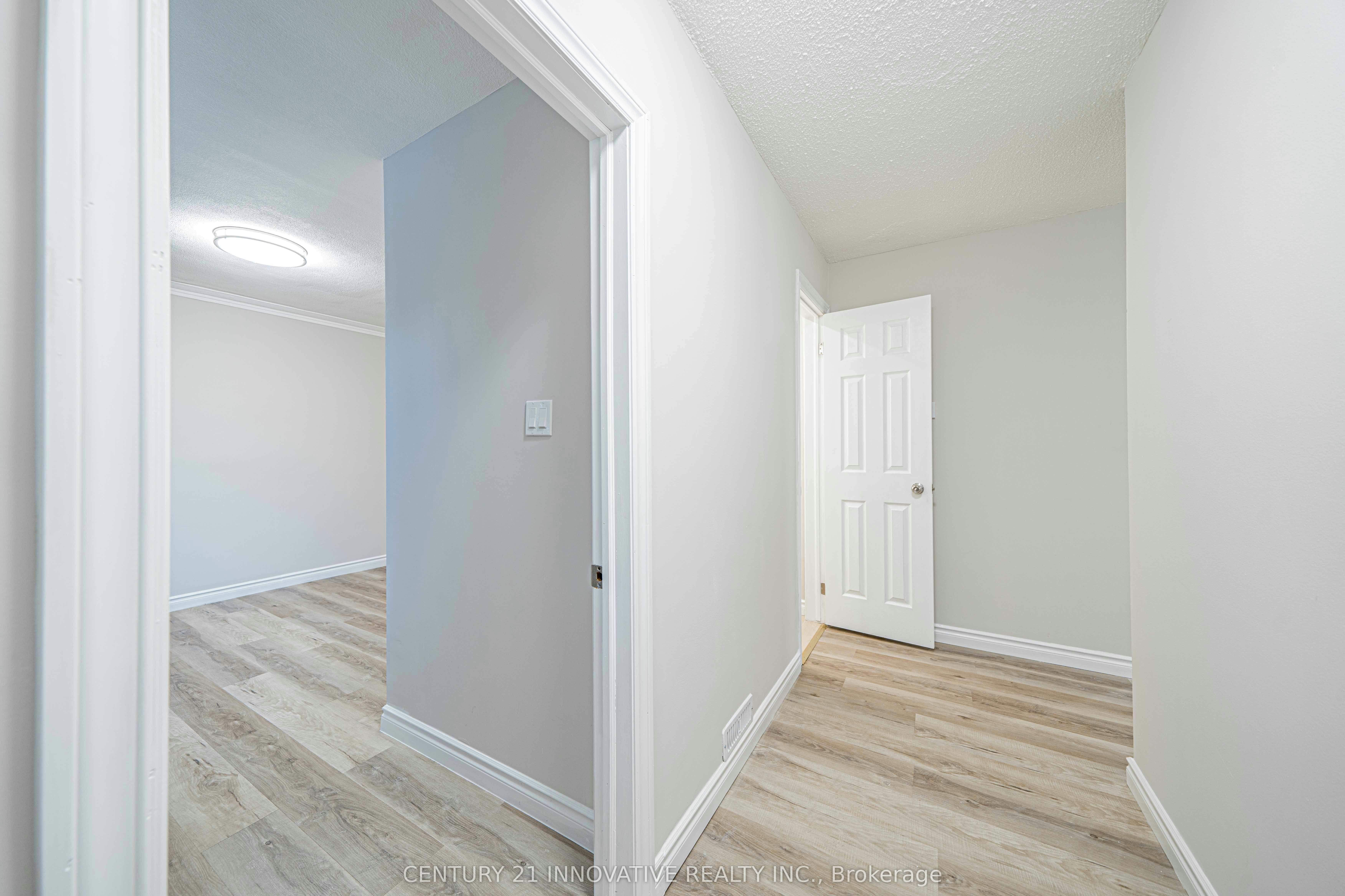 Upper-22 Carysfort Road, Toronto, ON, M8Z 4X2 - 4