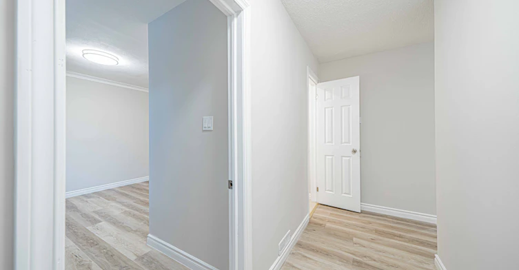 Upper-22 Carysfort Road, Toronto, ON, M8Z 4X2 - 4