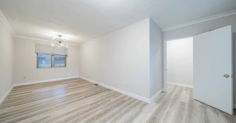 Upper-22 Carysfort Road, Toronto, ON, M8Z 4X2 - 8