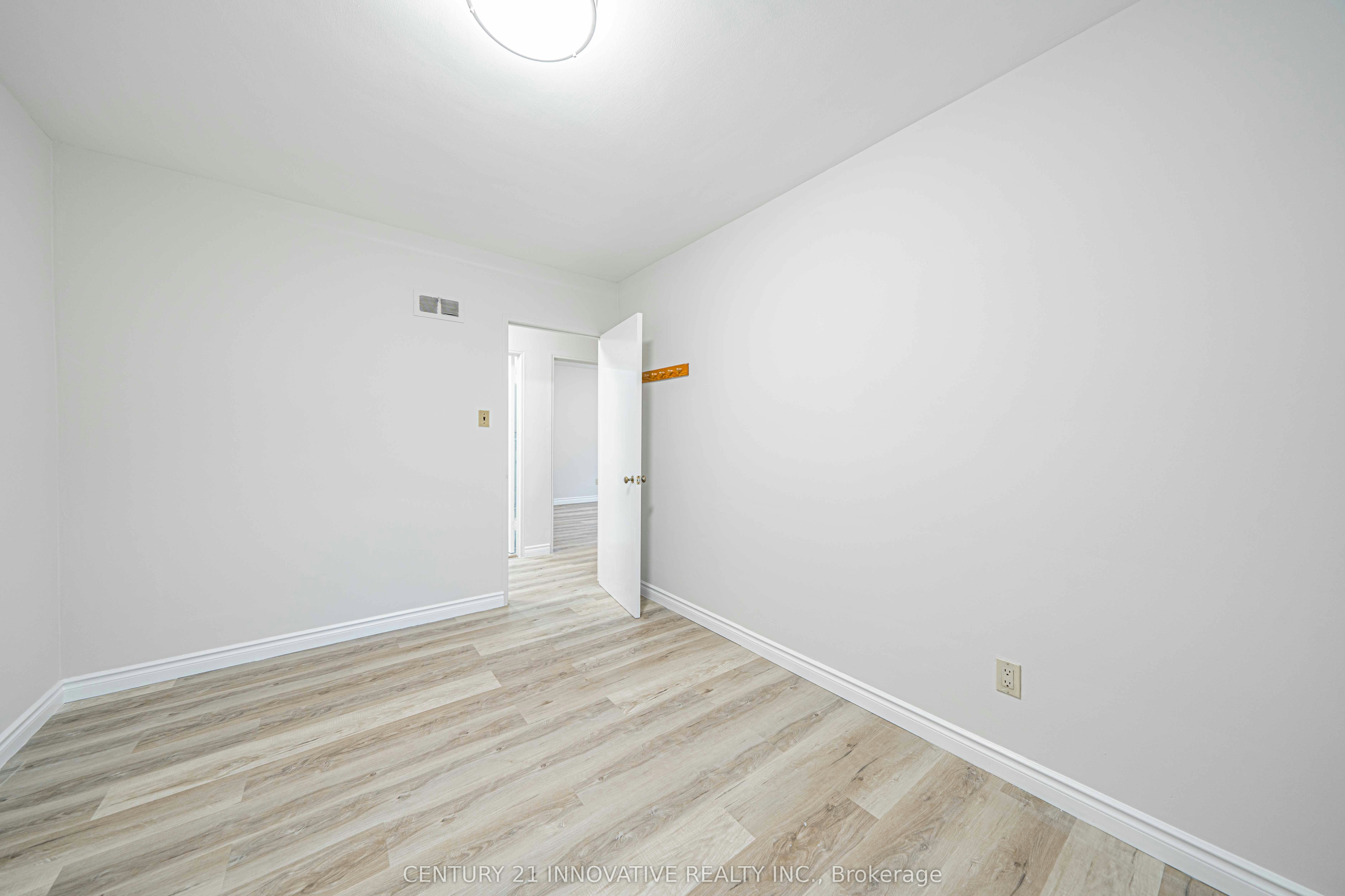 Upper-22 Carysfort Road, Toronto, ON, M8Z 4X2 - 24