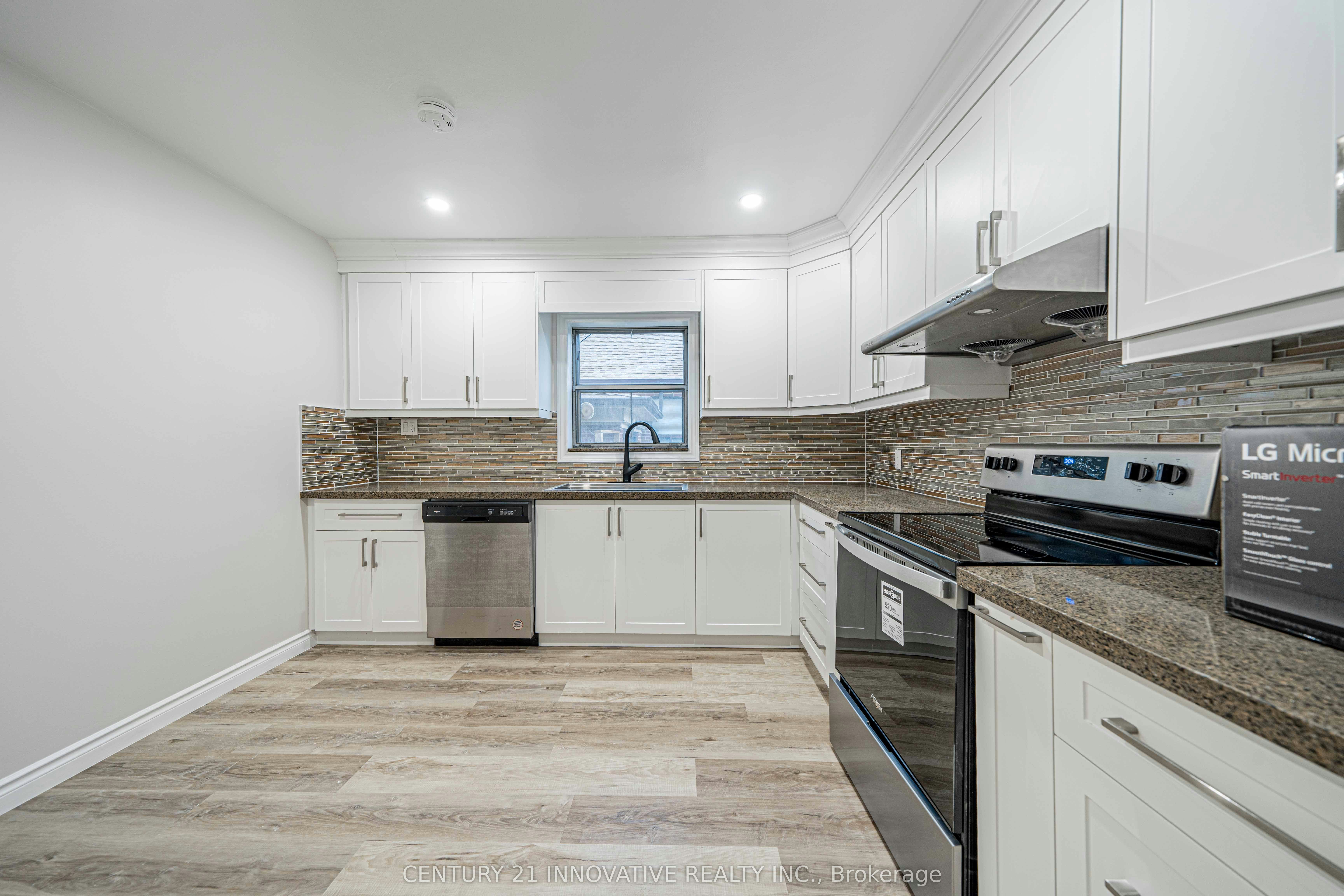 Upper-22 Carysfort Road, Toronto, ON, M8Z 4X2 - 12