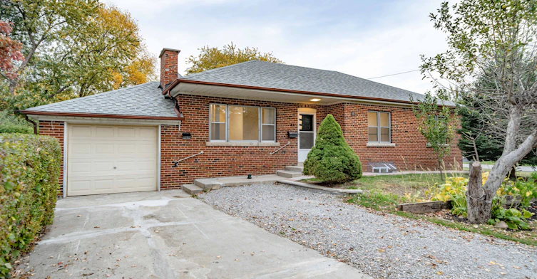 Upper-22 Carysfort Road, Toronto, ON, M8Z 4X2