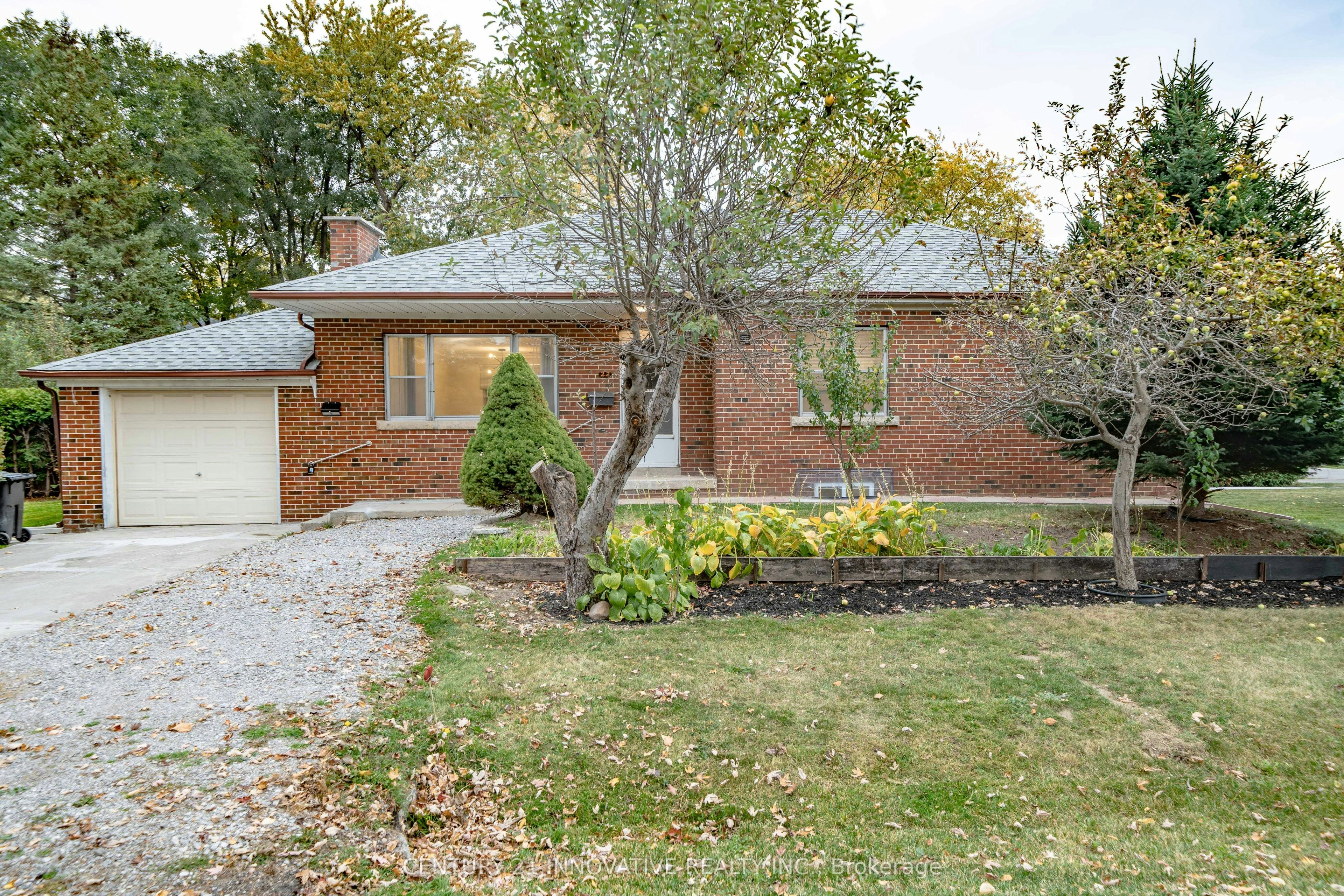 Upper-22 Carysfort Road, Toronto, ON, M8Z 4X2 - 2