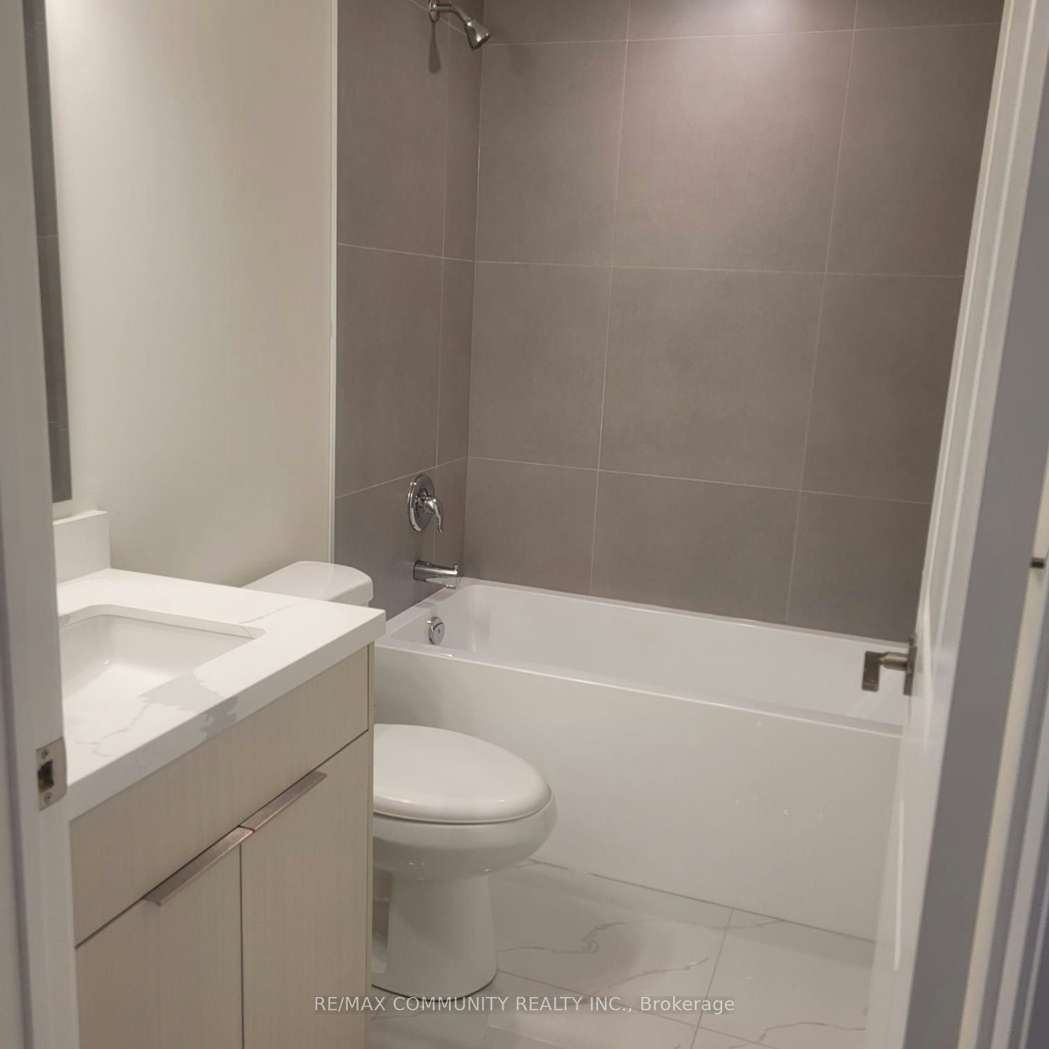 212-2825 Jane Street, Toronto, ON, M3N 0A8 - 9