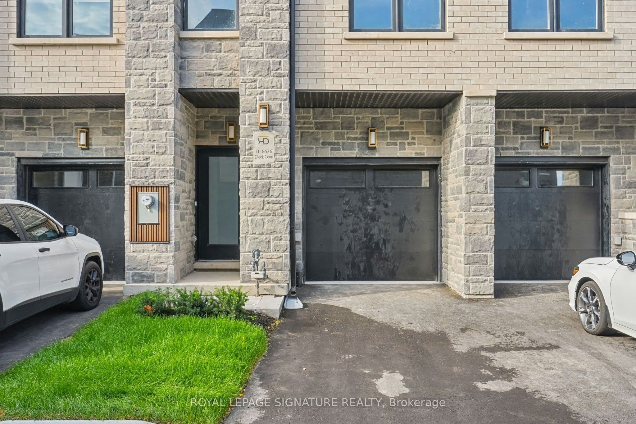 11-6636 Clock Court, Mississauga, ON, L5W 1N2 - 2