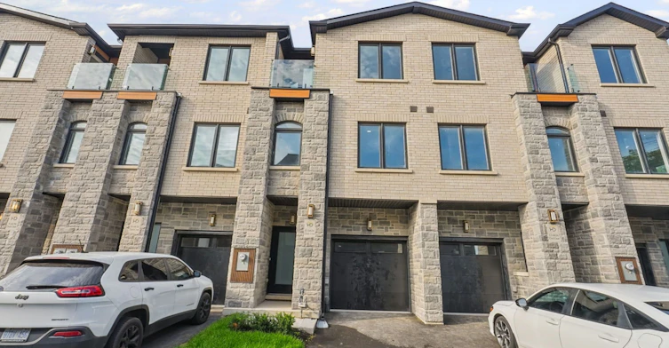 11-6636 Clock Court, Mississauga, ON, L5W 1N2