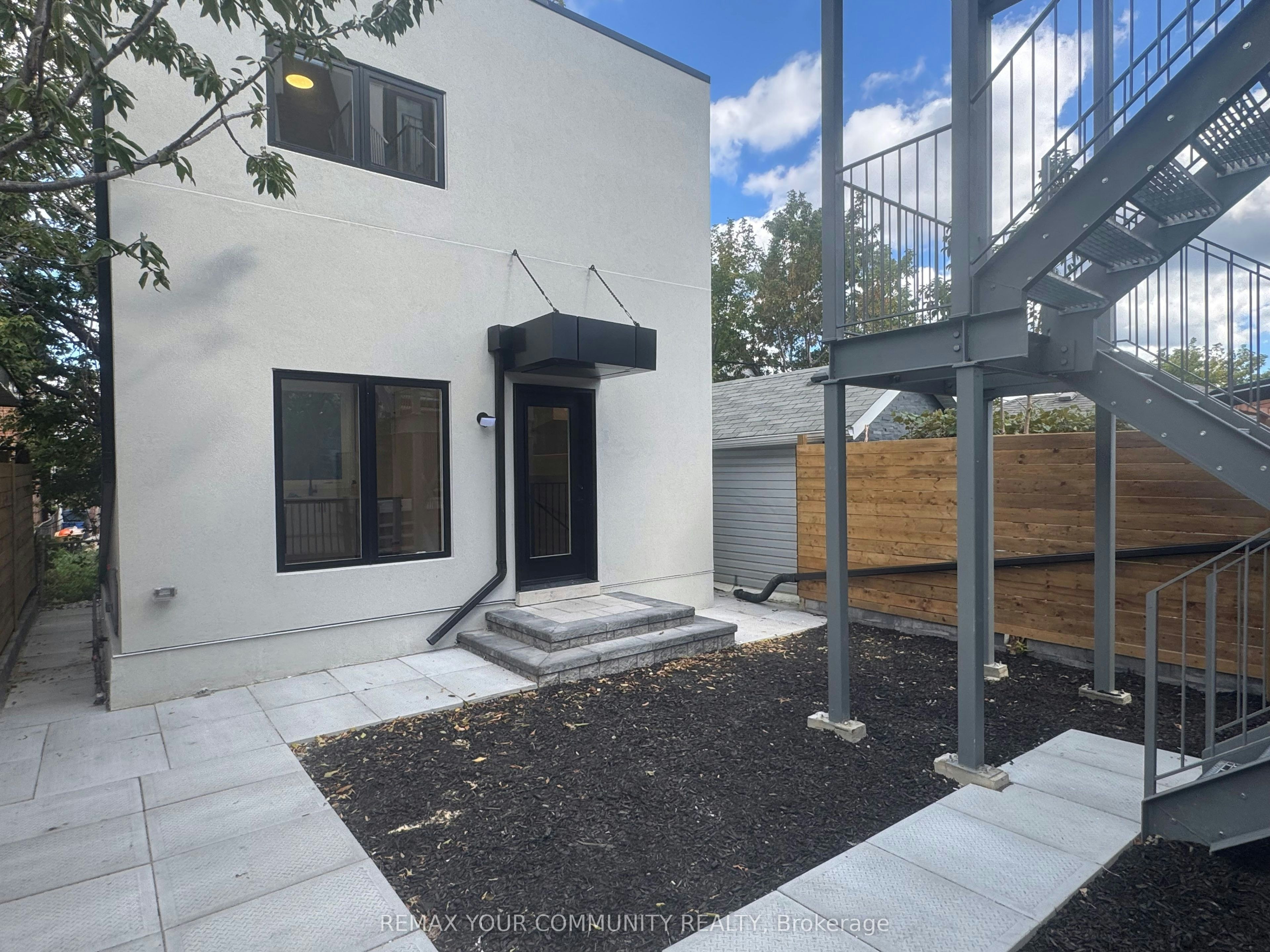 1-222 Belgravia Avenue, Toronto, ON, M6E 2M8 - 3