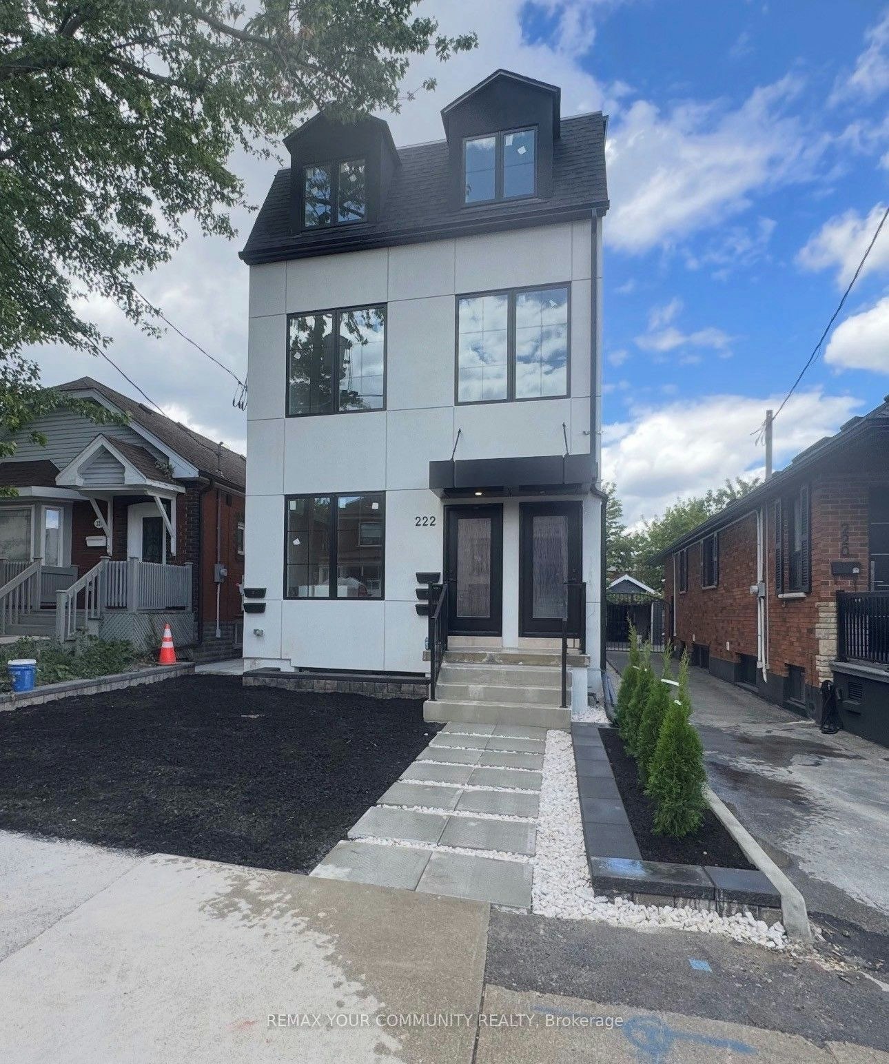 1-222 Belgravia Avenue, Toronto, ON, M6E 2M8 - 2
