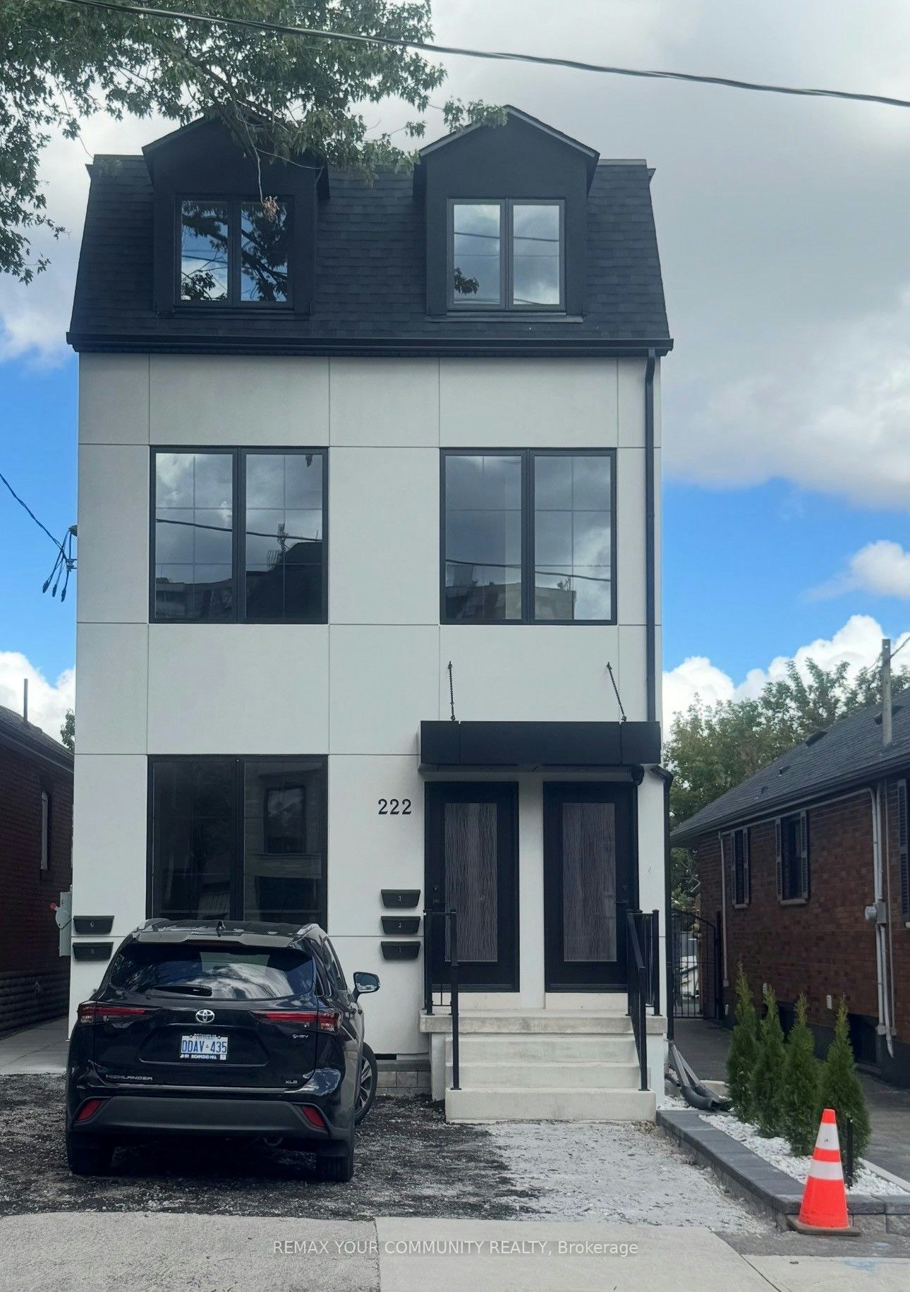 2-222 Belgravia Avenue, Toronto, ON, M6E 2M8
