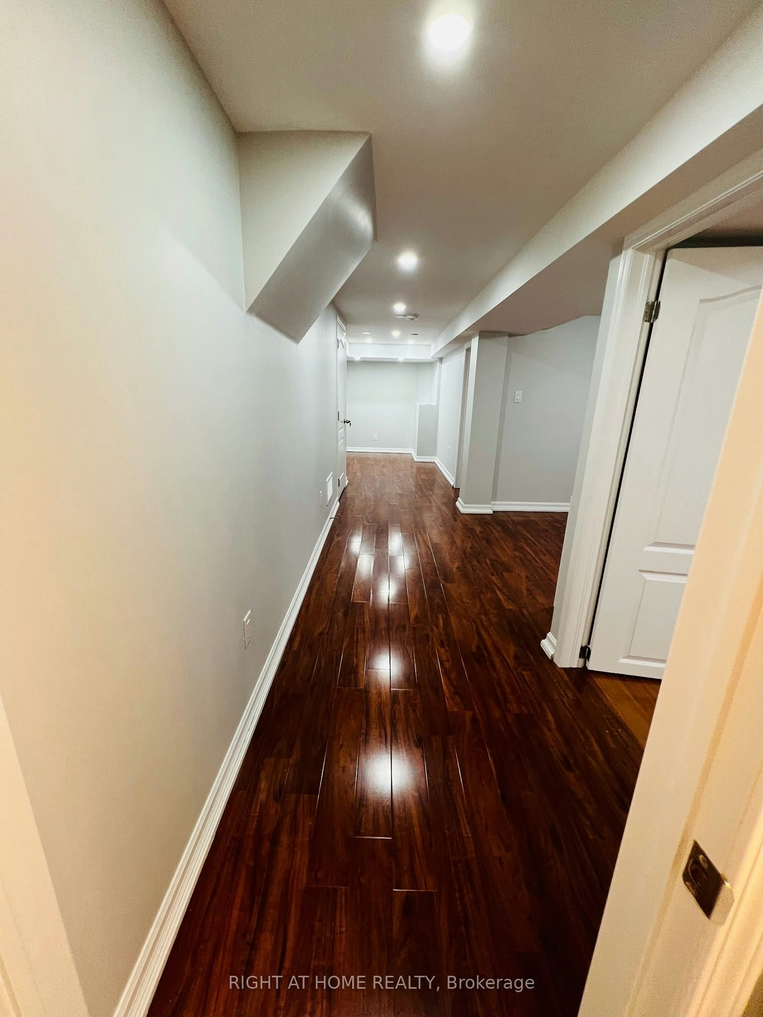 Lower-314 Harrowsmith Drive, Mississauga, ON, L5R 1P7 - 5