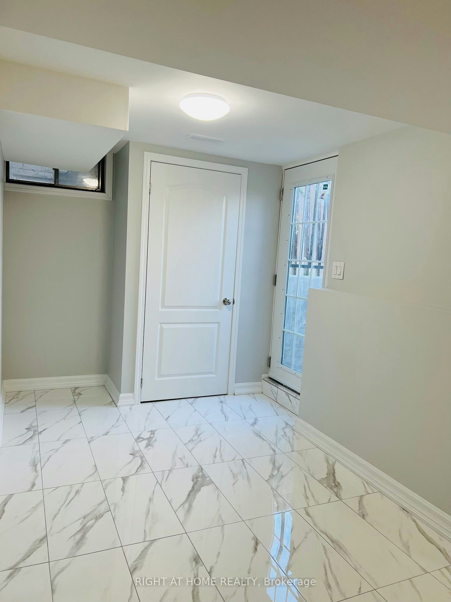 Lower-314 Harrowsmith Drive, Mississauga, ON, L5R 1P7 - 2