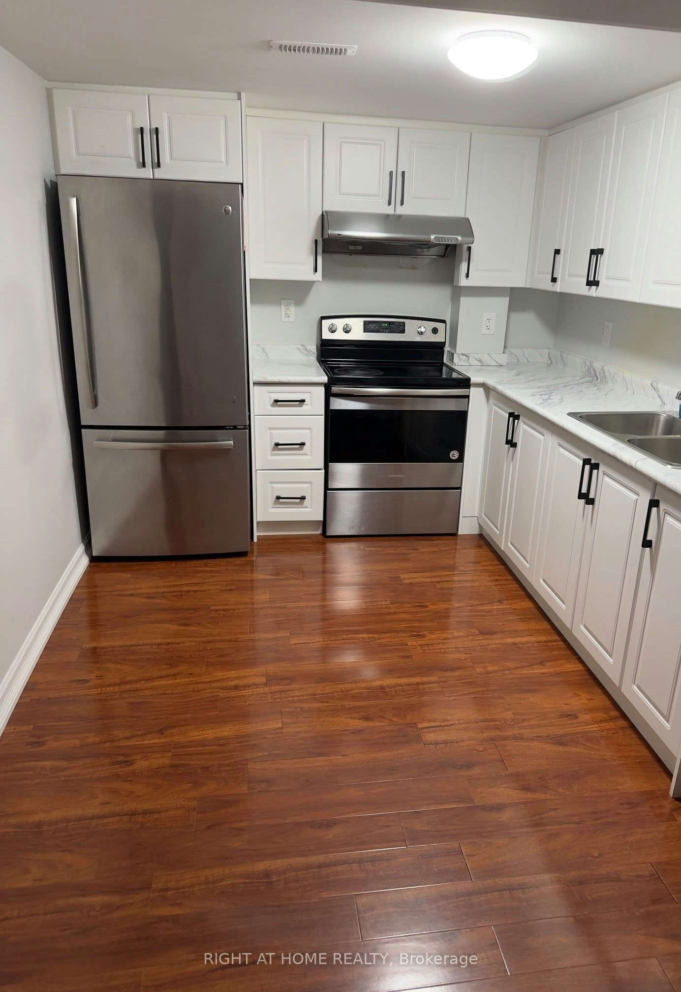 Lower-314 Harrowsmith Drive, Mississauga, ON, L5R 1P7 - 4
