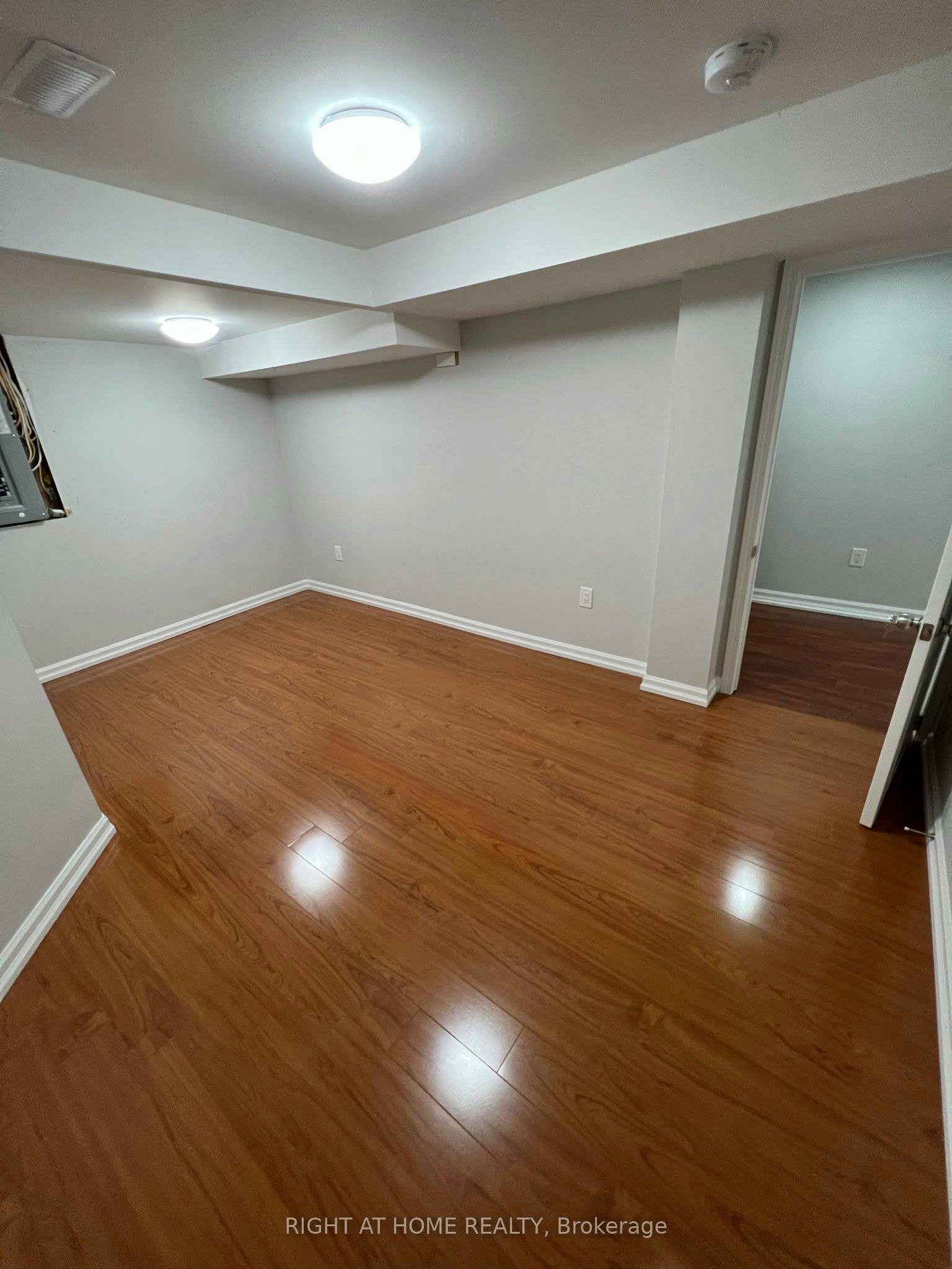 Lower-314 Harrowsmith Drive, Mississauga, ON, L5R 1P7 - 9