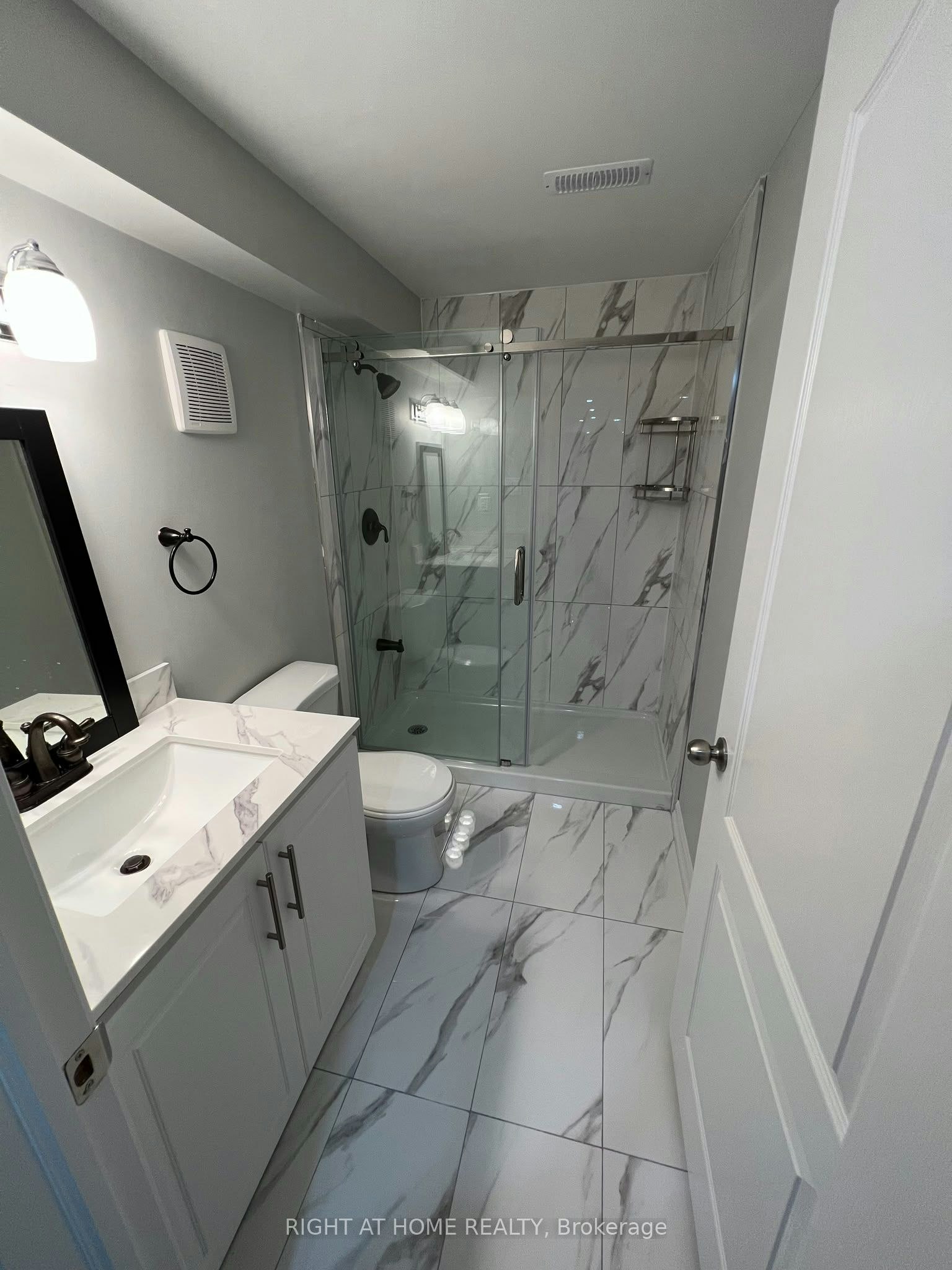 Lower-314 Harrowsmith Drive, Mississauga, ON, L5R 1P7 - 6