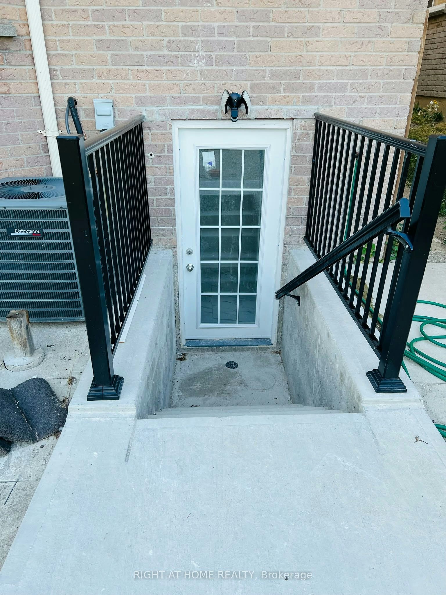 Lower-314 Harrowsmith Drive, Mississauga, ON, L5R 1P7