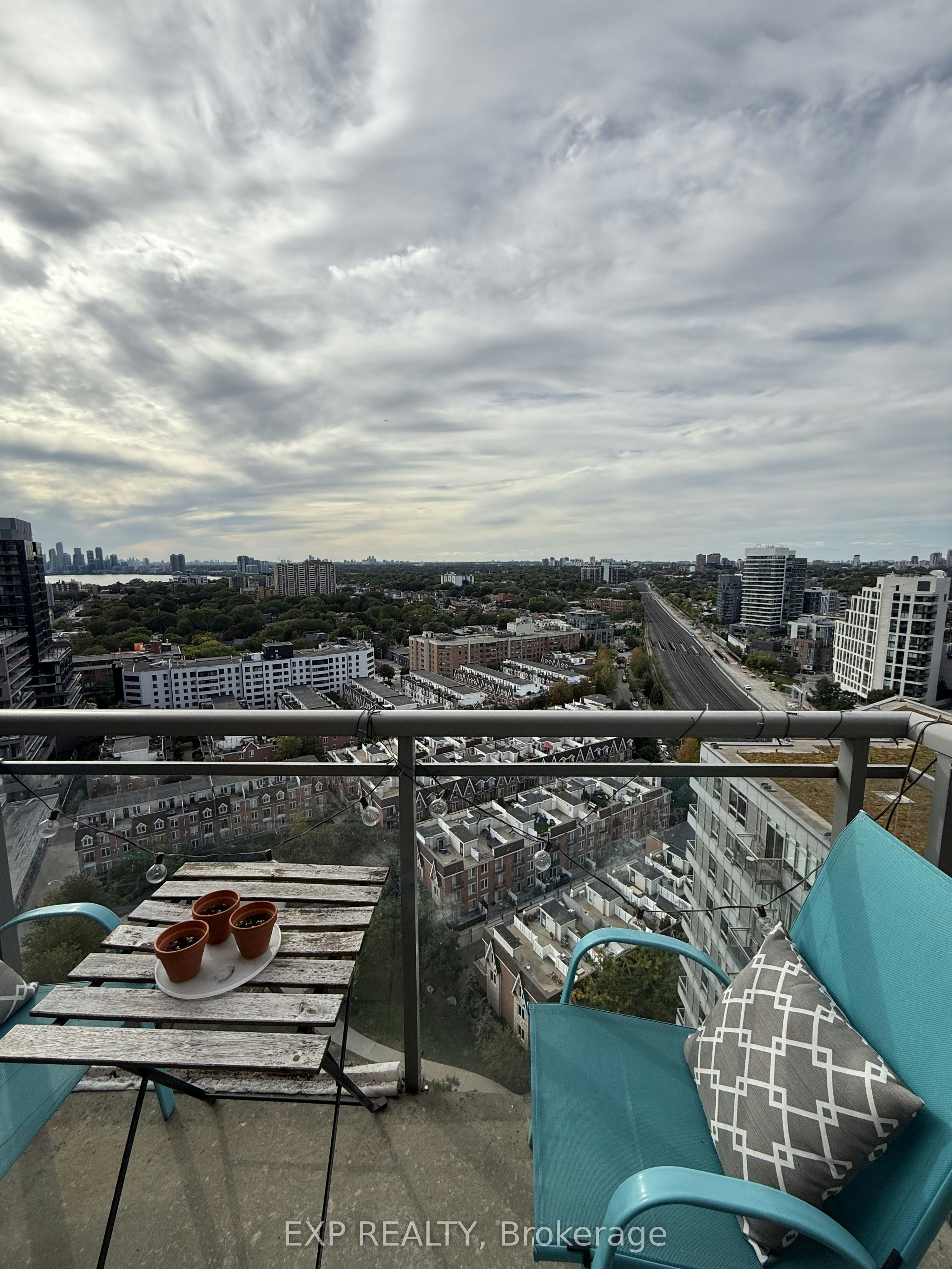 2208-38 Joe Shuster Way, Toronto, ON, M6K 0A5 - 8