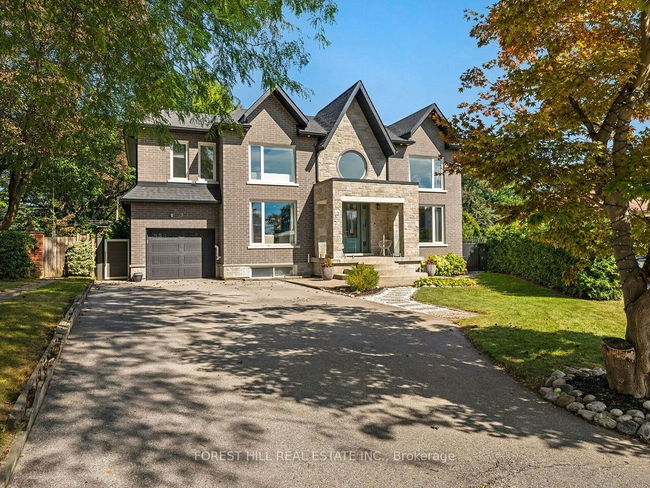 2041 Stewart Crescent, Mississauga, ON, L4Y 1C4
